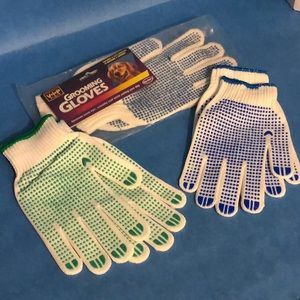 4 pairs of grooming gloves